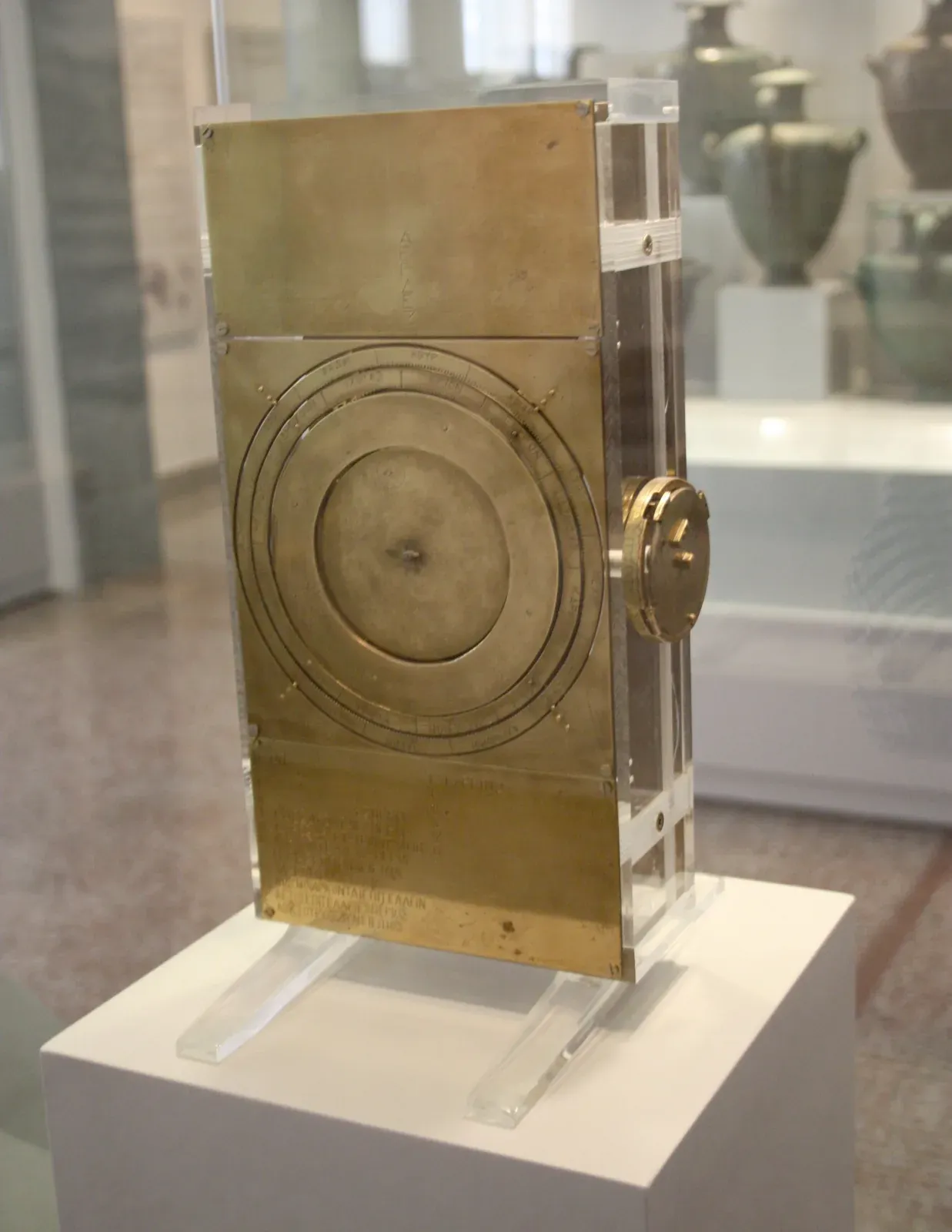 Reconstitution moderne du mécanisme d’Anticythère exposée à Athènes