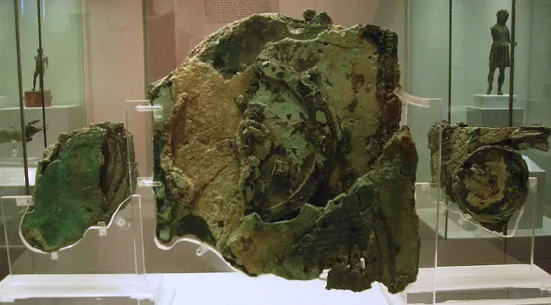 Fragments du mécanisme d’Anticythère conservés au Musée archéologique national d’Athènes
