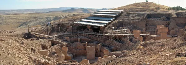Panorama des enceintes et piliers de Göbekli Tepe